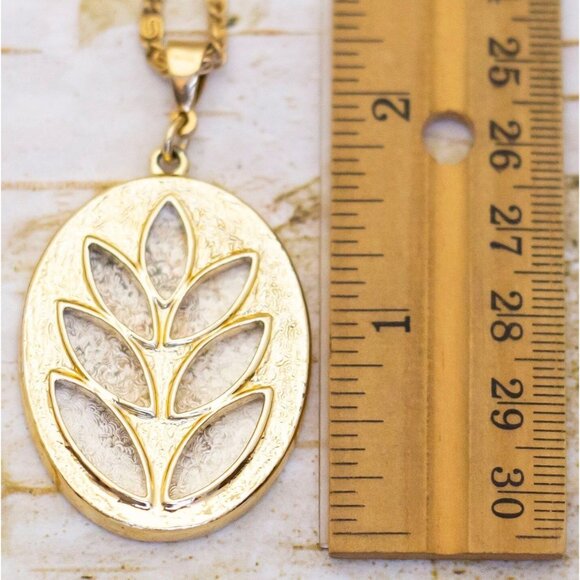 24 inch, Vintage Floral Cameo Oval Gold Tone Necklace by Sarah Coventry - BZ1 - Picture 3 of 3